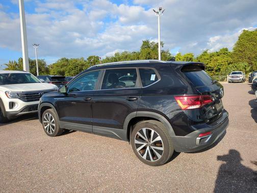 Deep Black 2022 Volkswagen Taos 1.5T SE