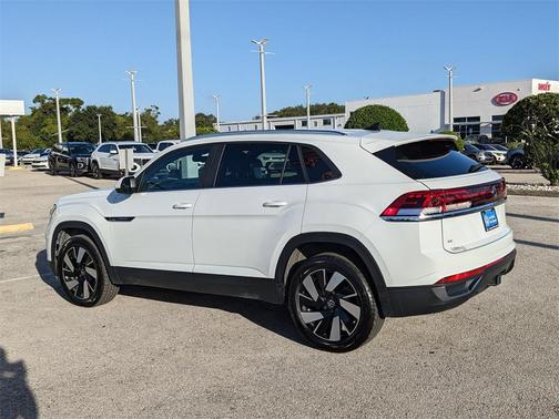 2024 Volkswagen Atlas Cross Sport 2.0T SE w/Technology