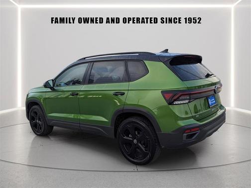 2025 Volkswagen Taos 1.5T SE Black