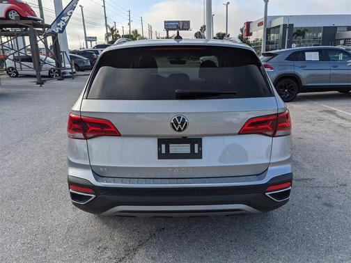 2024 Volkswagen Taos 1.5T SE