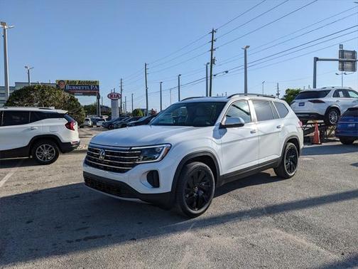 2025 Volkswagen Atlas 2.0T SE w/Technology