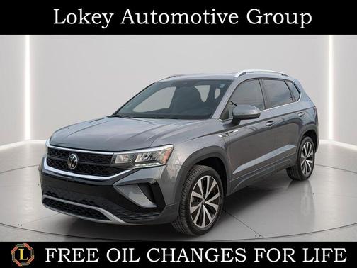 Platinum Gray Metallic 2023 Volkswagen Taos 1.5T SE