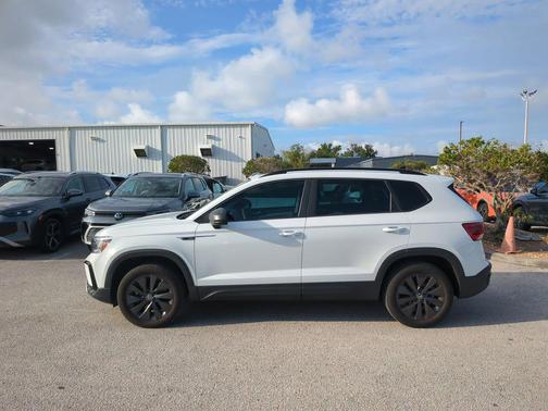Pure White 2023 Volkswagen Taos 1.5T S