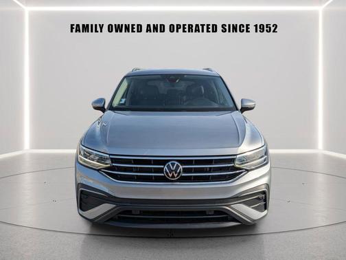 Silver Metallic 2023 Volkswagen Tiguan 2.0T SE