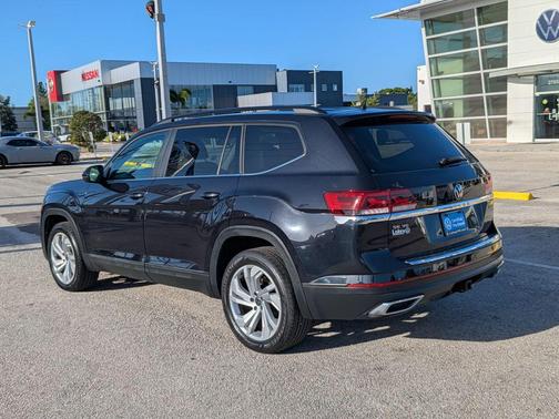 Deep Black Pearl 2022 Volkswagen Atlas 3.6L SE w/Technology
