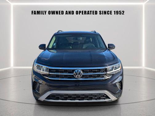 Deep Black Pearl 2022 Volkswagen Atlas 3.6L SE w/Technology