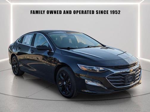 Mosaic Black Metallic 2024 Chevrolet Malibu FWD 1LT