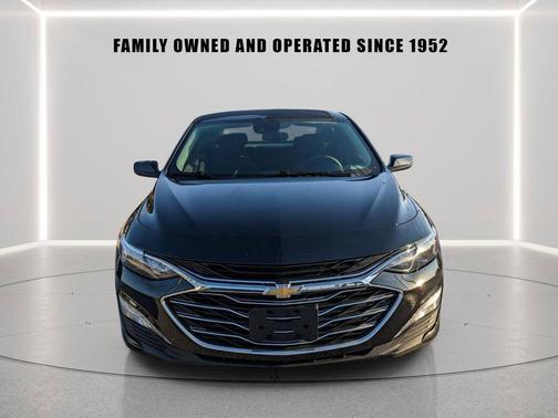 Mosaic Black Metallic 2024 Chevrolet Malibu FWD 1LT