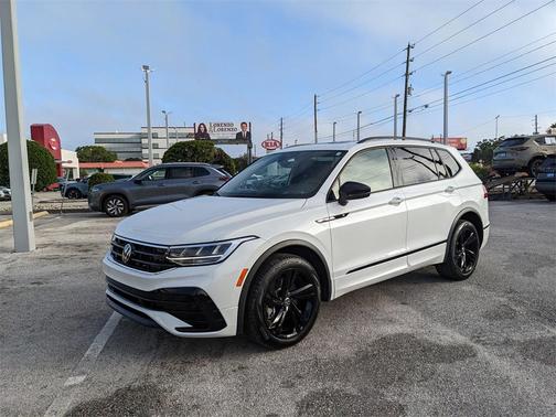 2024 Volkswagen Tiguan 2.0T SE R-Line Black