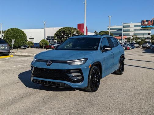 2026 Volkswagen Tiguan 2.0T SE R-Line Black