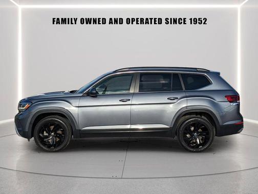 Platinum Gray Metallic 2023 Volkswagen Atlas 3.6L SE w/Technology