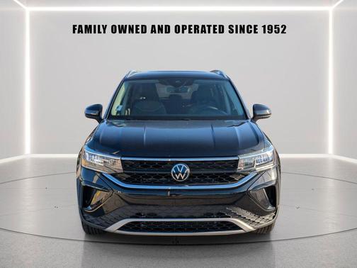 Deep Black 2023 Volkswagen Taos 1.5T SE