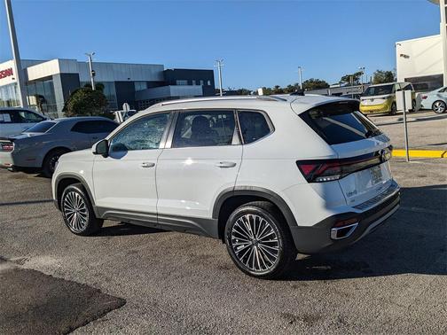 2025 Volkswagen Taos 1.5T SE