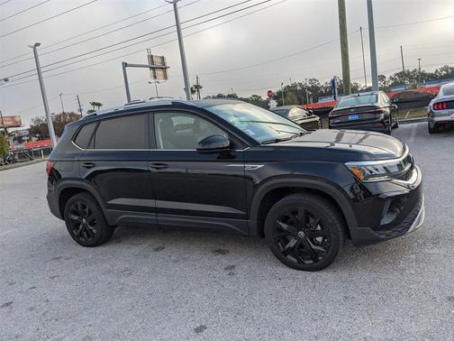 2023 Volkswagen Taos 1.5T SE