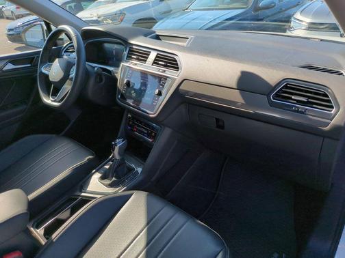 Opal White Pearl 2023 Volkswagen Tiguan 2.0T SE
