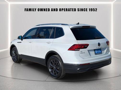 Opal White Pearl 2023 Volkswagen Tiguan 2.0T SE