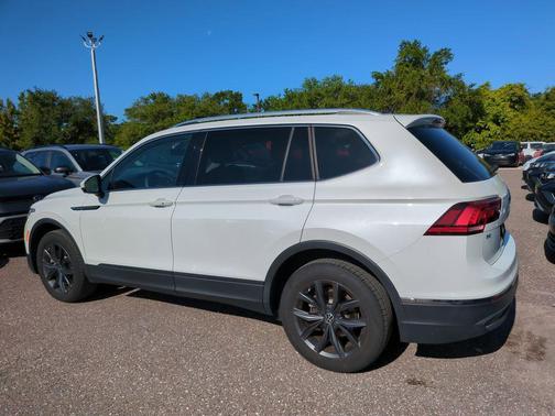 Opal White Pearl 2023 Volkswagen Tiguan 2.0T SE