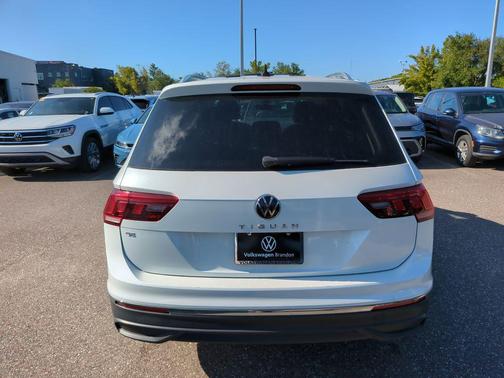 Opal White Pearl 2023 Volkswagen Tiguan 2.0T SE