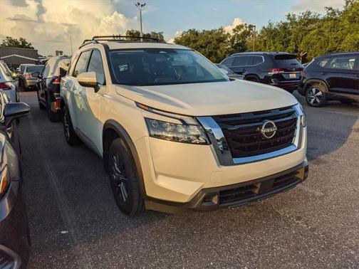 2023 Nissan Pathfinder SV FWD