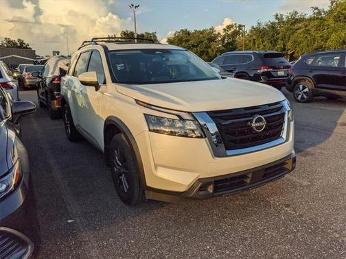 2023 Nissan Pathfinder SV FWD