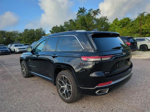 Diamond Black Crystal Pearlcoat 2023 Jeep Grand Cherokee Summit