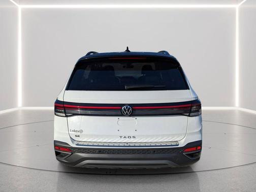 Pure White w/Deep Blk Rf 2026 Volkswagen Taos SE Black