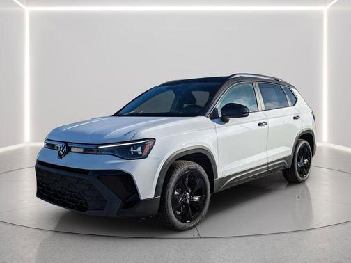 Pure White w/Deep Blk Rf 2026 Volkswagen Taos SE Black