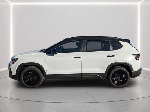Pure White w/Deep Blk Rf 2026 Volkswagen Taos SE Black