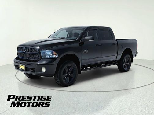Brilliant Black Crystal Pearlcoat 2018 RAM 1500 Big Horn