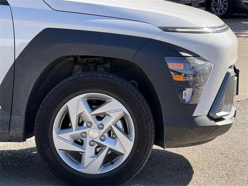 2025 Hyundai KONA SE