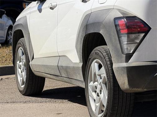 2025 Hyundai KONA SE