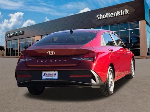 2026 Hyundai ELANTRA SE