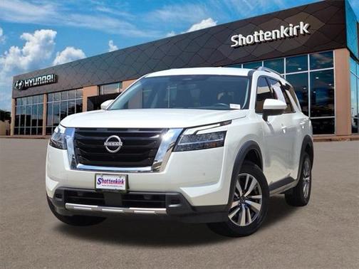 2023 Nissan Pathfinder SL
