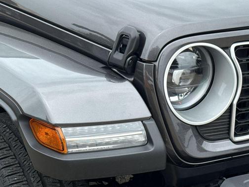 Granite Crystal Clearcoat Metallic 2025 Jeep Wrangler 4xe Sahara