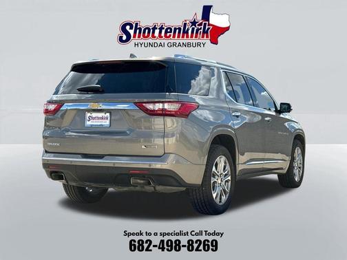 Pepperdust Metallic 2018 Chevrolet Traverse Premier