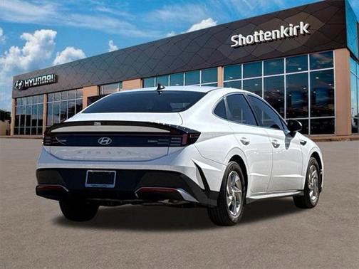 2025 Hyundai SONATA SE