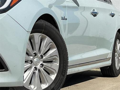 2016 Hyundai SONATA Hybrid SE