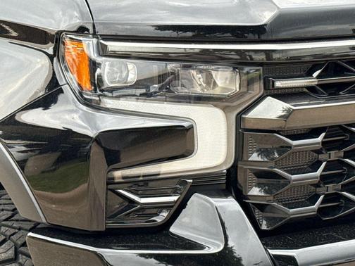 Black 2022 Chevrolet Silverado 1500 ZR2