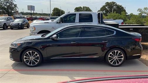 Photo 5 of 11 of 2017 Kia Cadenza Technology