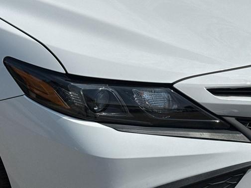 Ice 2023 Toyota Camry SE