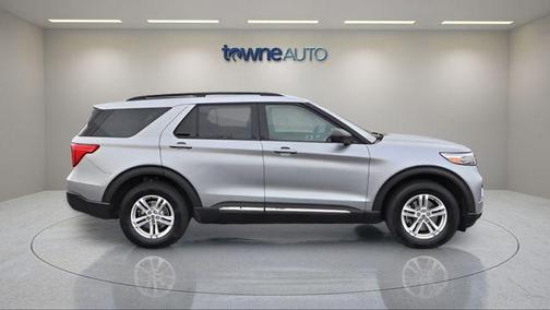 Silver Metallic 2022 Ford Explorer XLT