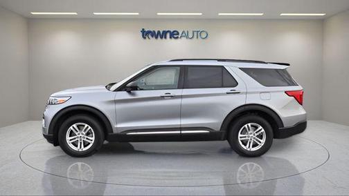 Silver Metallic 2022 Ford Explorer XLT