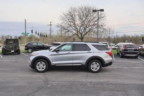 Silver Metallic 2022 Ford Explorer XLT