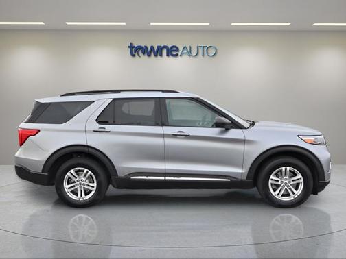 Silver Metallic 2022 Ford Explorer XLT