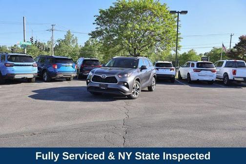 Magnetic Gray Metallic 2023 Toyota Highlander XLE