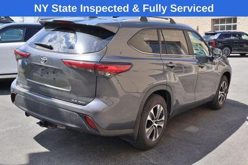 Magnetic Gray Metallic 2023 Toyota Highlander XLE