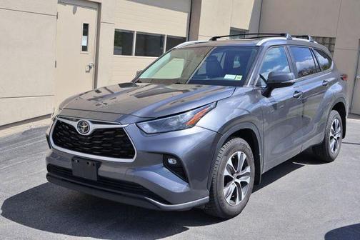 Magnetic Gray Metallic 2023 Toyota Highlander XLE