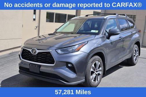 Magnetic Gray Metallic 2023 Toyota Highlander XLE