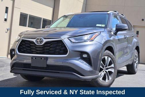 Magnetic Gray Metallic 2023 Toyota Highlander XLE