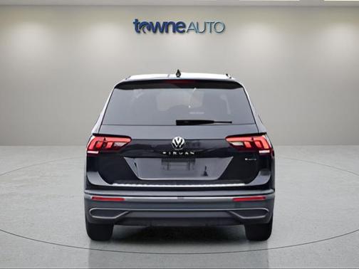 Deep Black Pearl Effect 2023 Volkswagen Tiguan 2.0T S